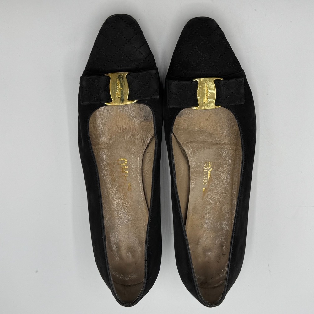 Salvatore Ferragamo Vara Pumps Women 7.5C Black Suede Bow Logo Italy Vintage - Picture 3 of 9